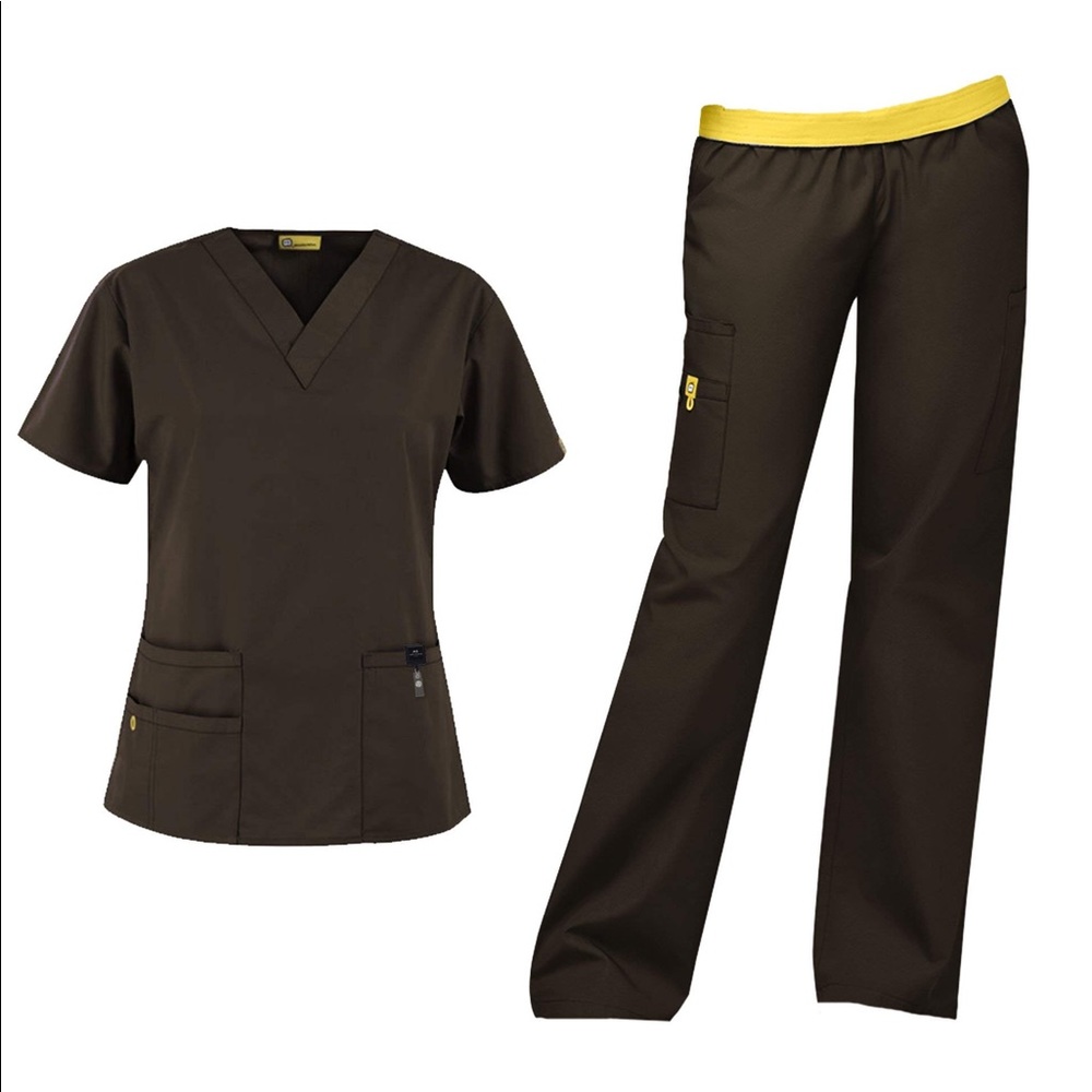 Wonderwink Women’s Warm Brown Scrub Set